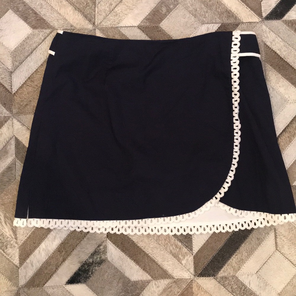 Lilly Pulitzer faux wrap navy skort size 6